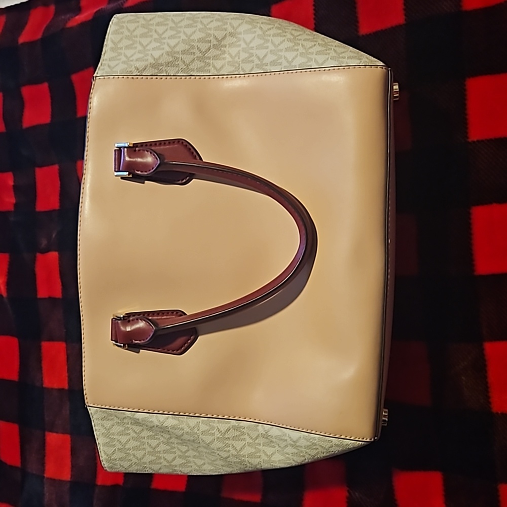 Michael Kors purse - Picture 3 of 7